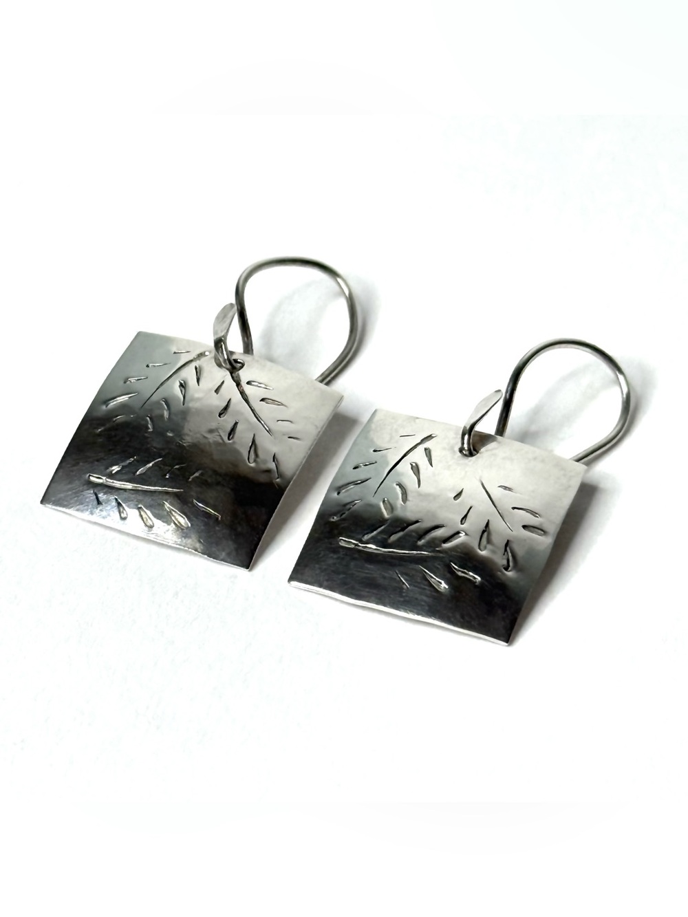 Vintage Signed Ann Harvey AH Sterling Silver Hand Chased Square Earrings - Picture 3 of 9